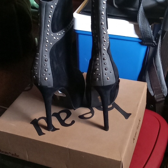 Boots brand new never worn - Picture 3 of 3